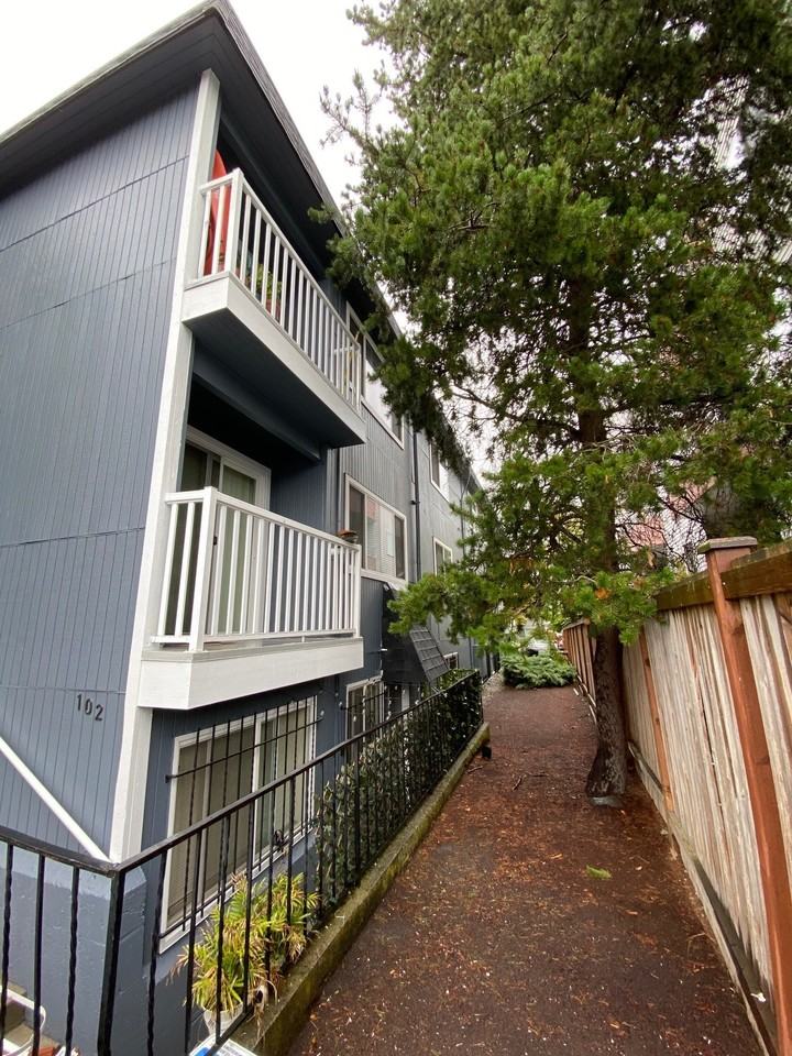 Cindy Manor - Photo 3 of 14