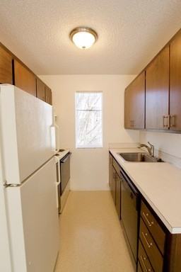 Cindy Manor - Photo 5 of 14