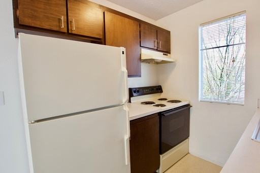 Cindy Manor - Photo 6 of 14