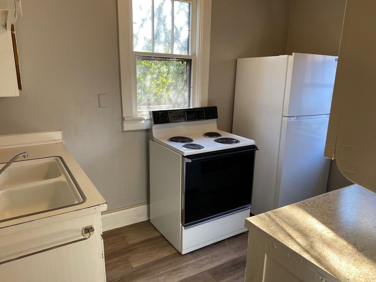 136 E King St - 206 Conro St - Photo 3 of 17