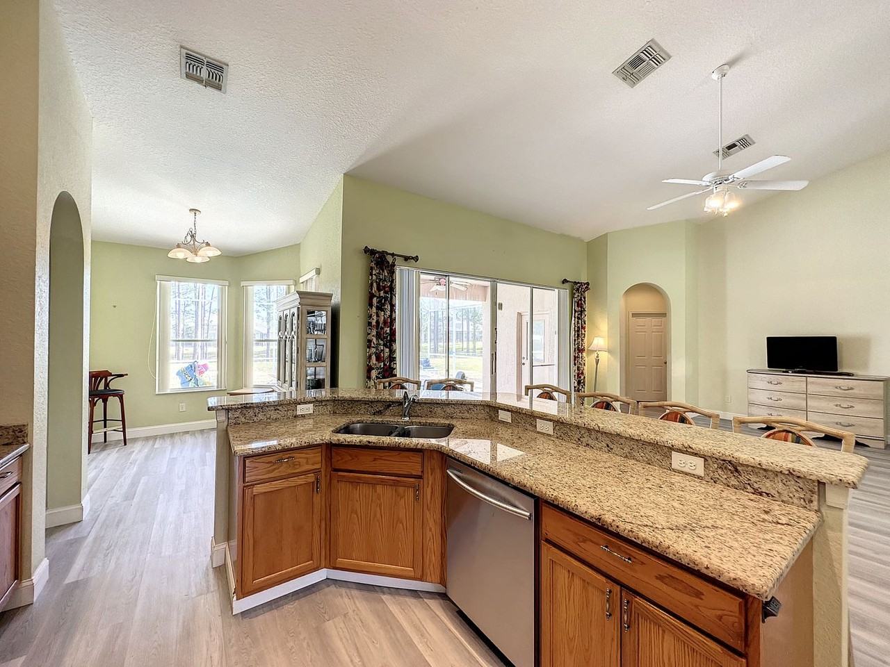 218 N Hampton Dr - Photo 5 of 50