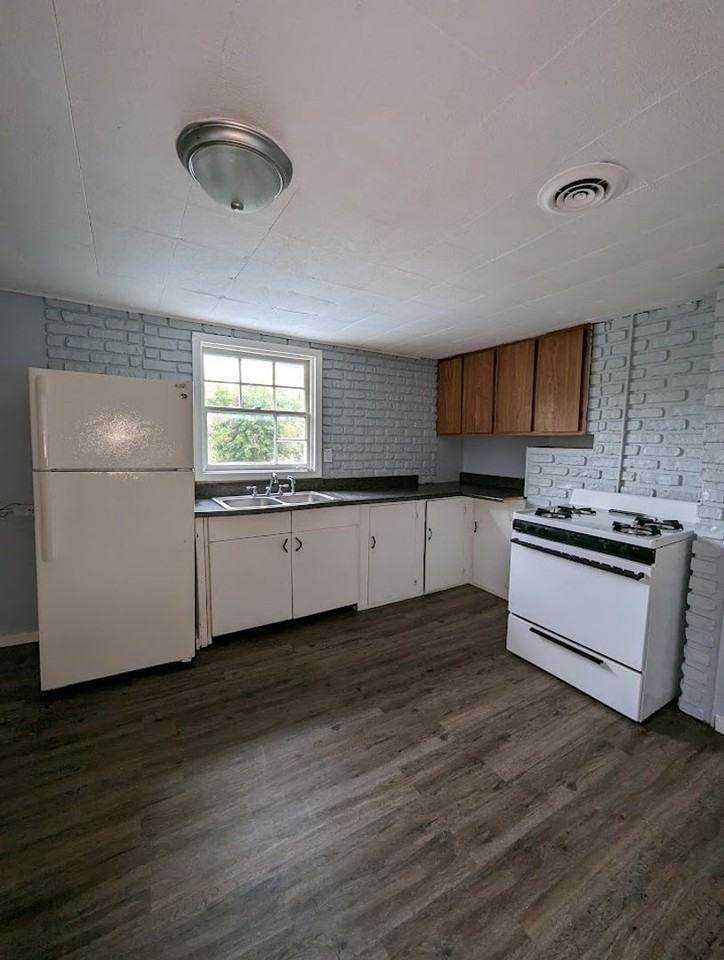 1313 Floyd Avenue - Photo 3 of 18