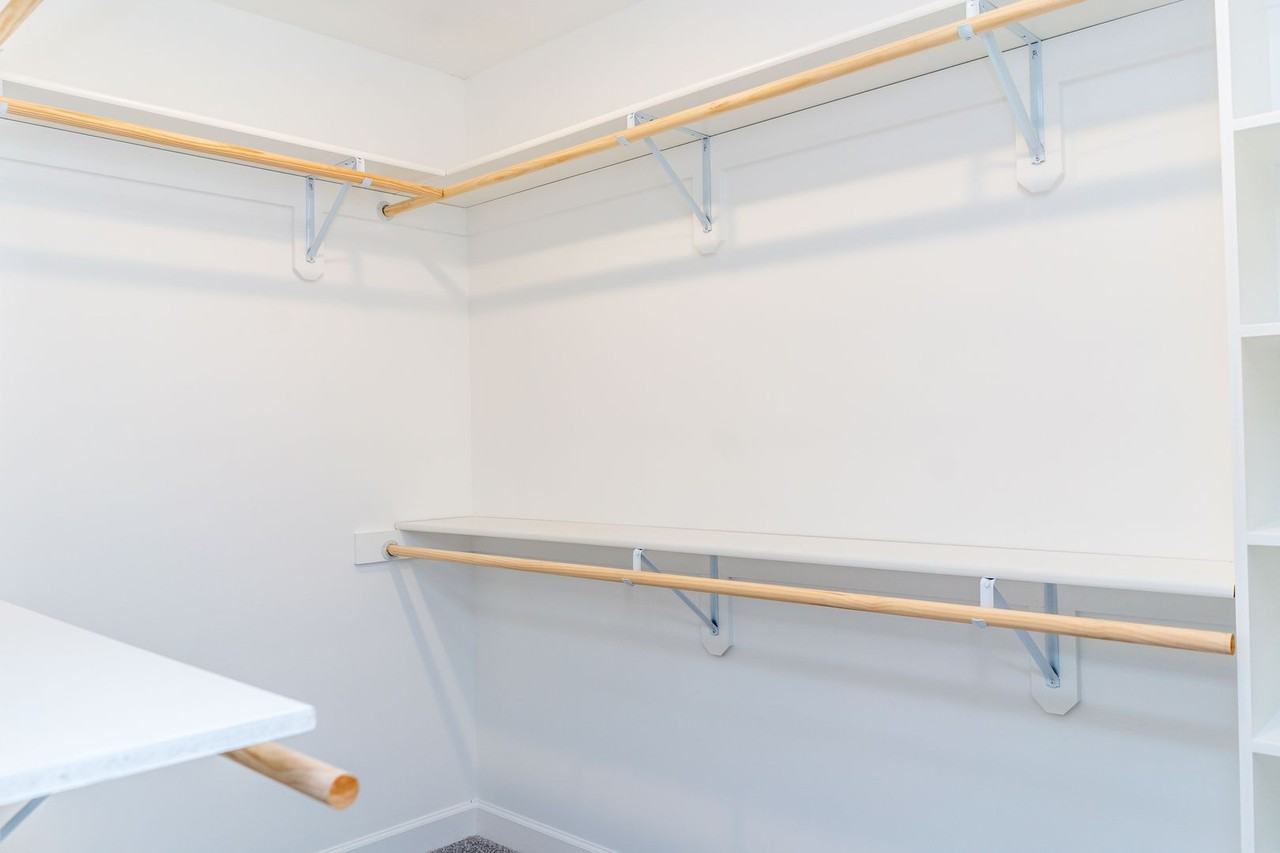 4820 Valley Forge Cir - Photo 3 of 37