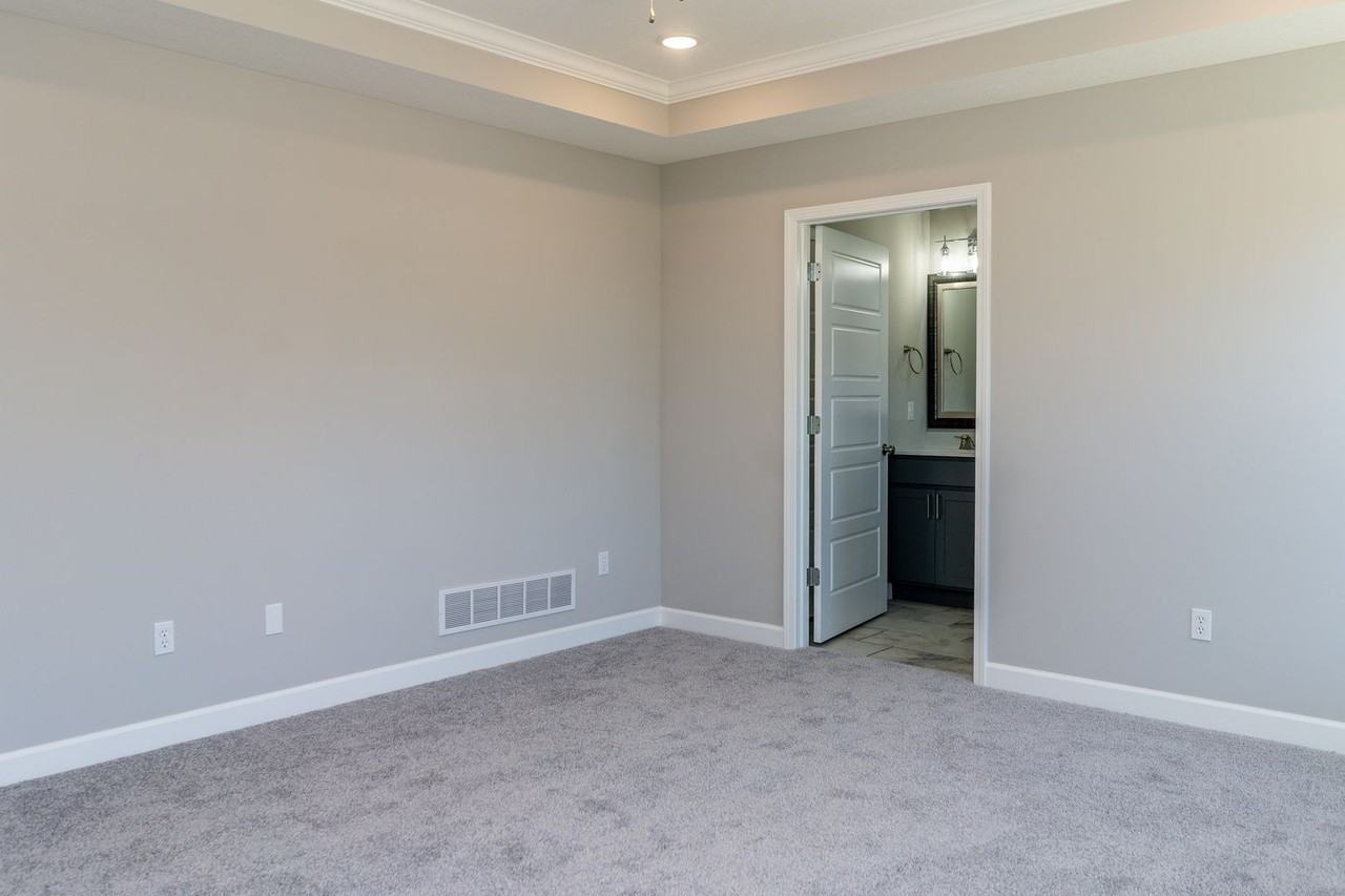 4820 Valley Forge Cir - Photo 5 of 38