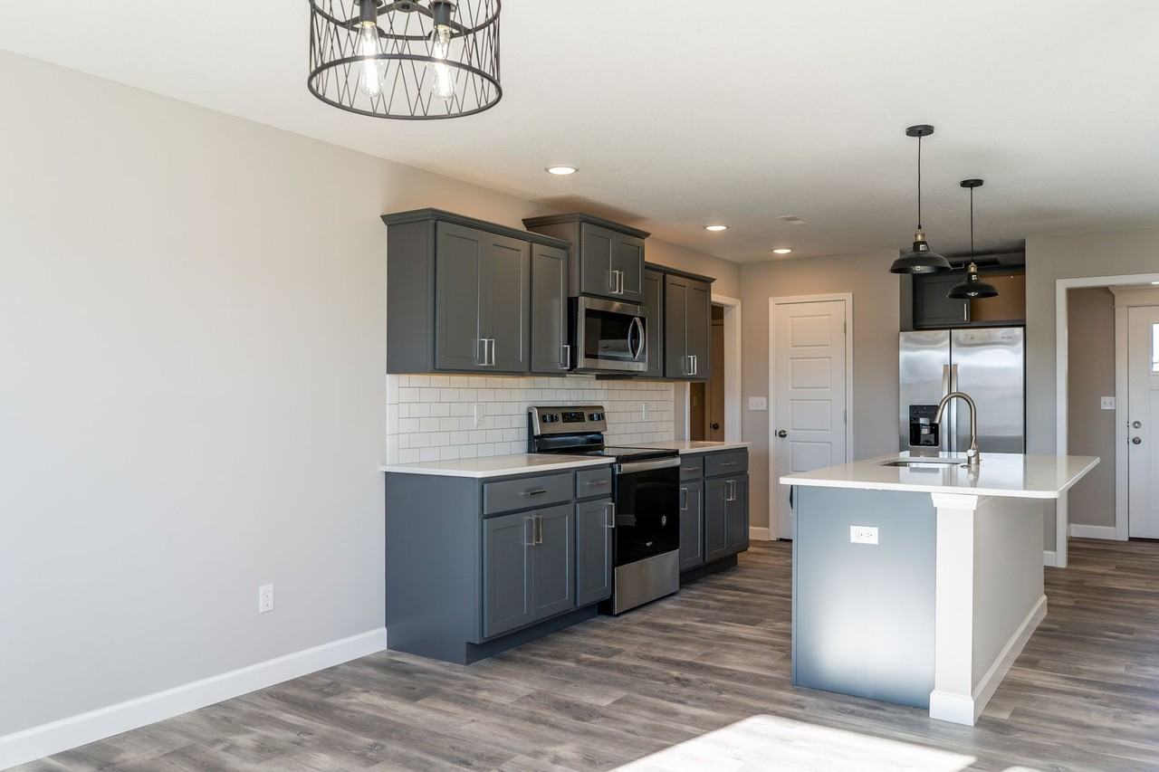 4820 Valley Forge Cir - Photo 4 of 38