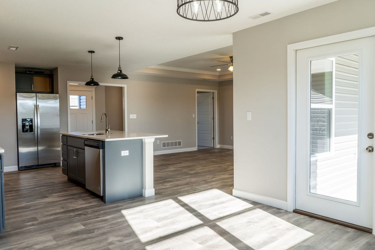4820 Valley Forge Cir - Photo 5 of 38