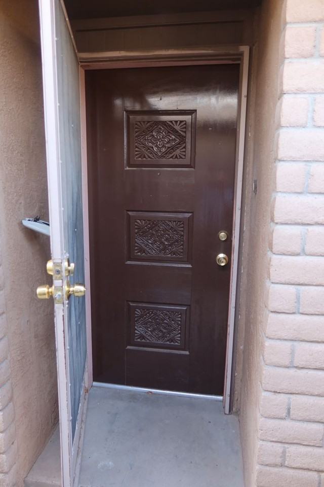 5515 Oakbriar Cir - Photo 2 of 21