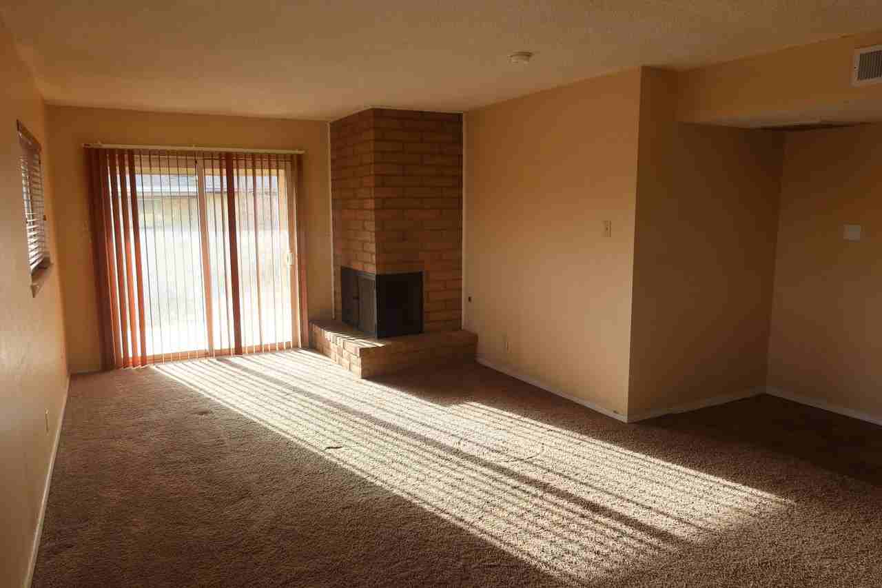 5515 Oakbriar Cir - Photo 3 of 21