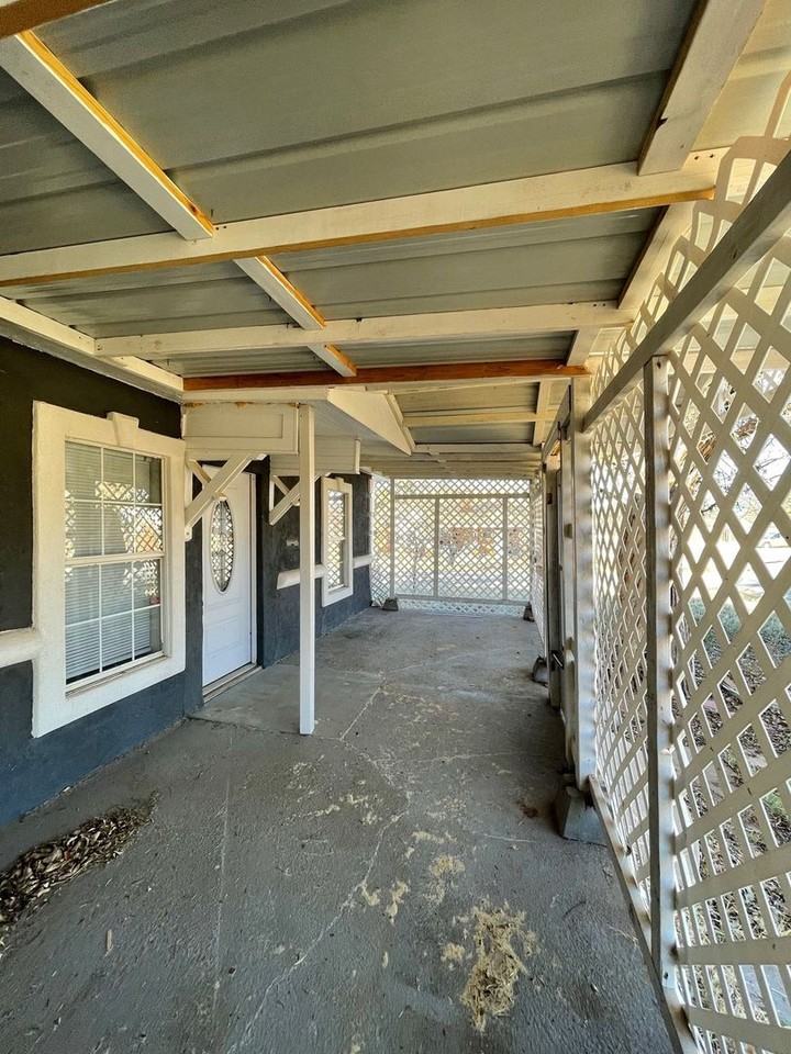 302 Ross Ave - Photo 2 of 21