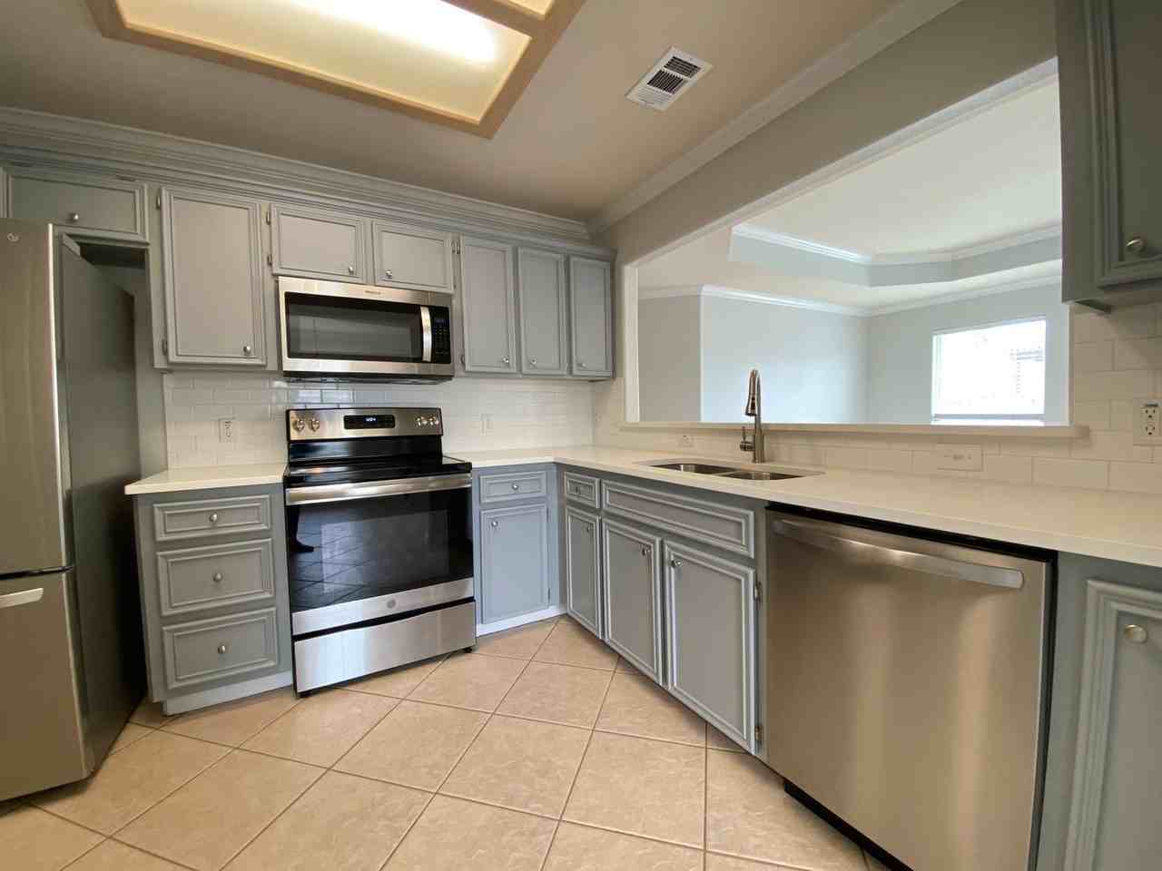 15738 Escapade St - Photo 3 of 32