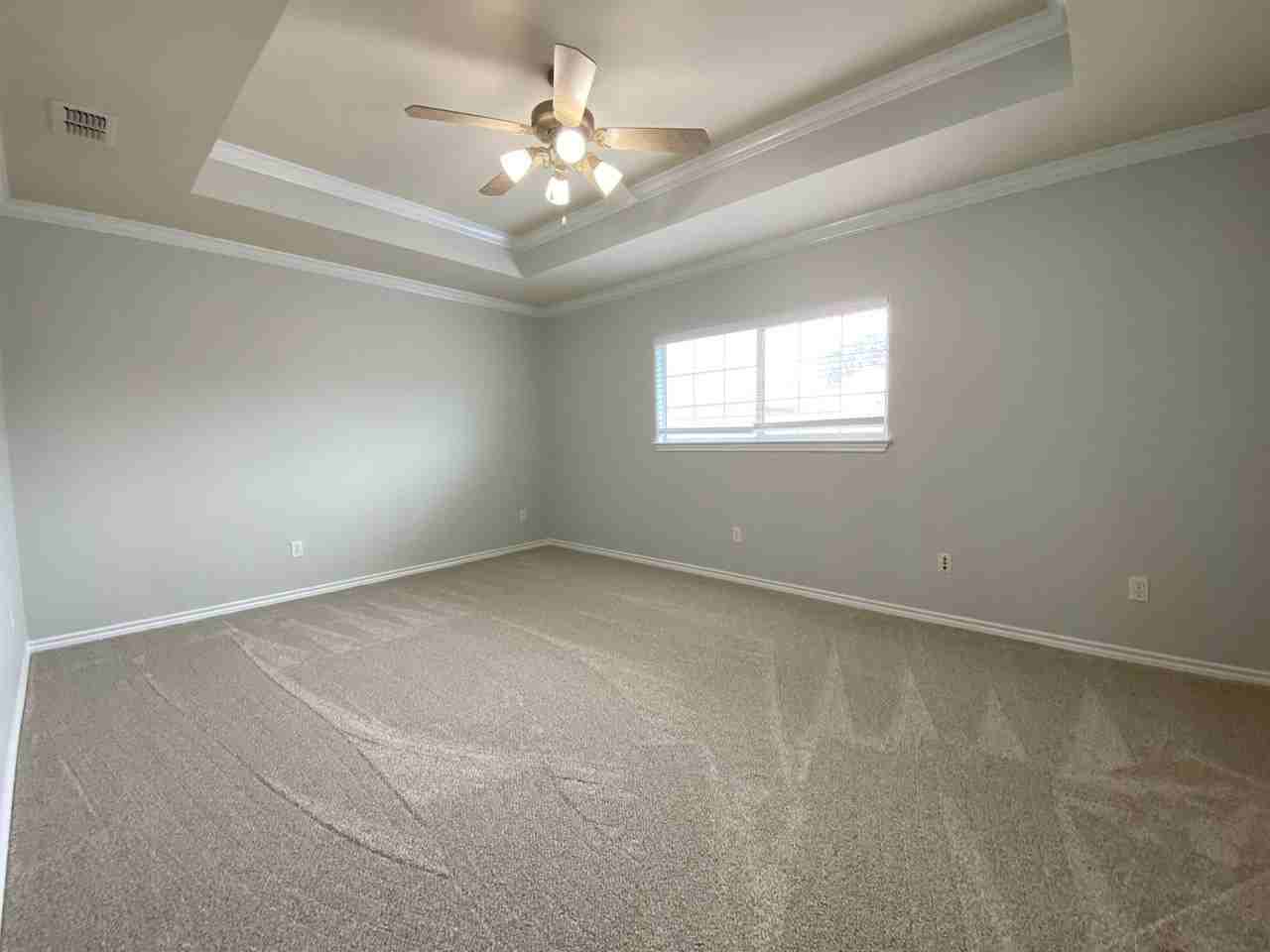 15738 Escapade St - Photo 5 of 32