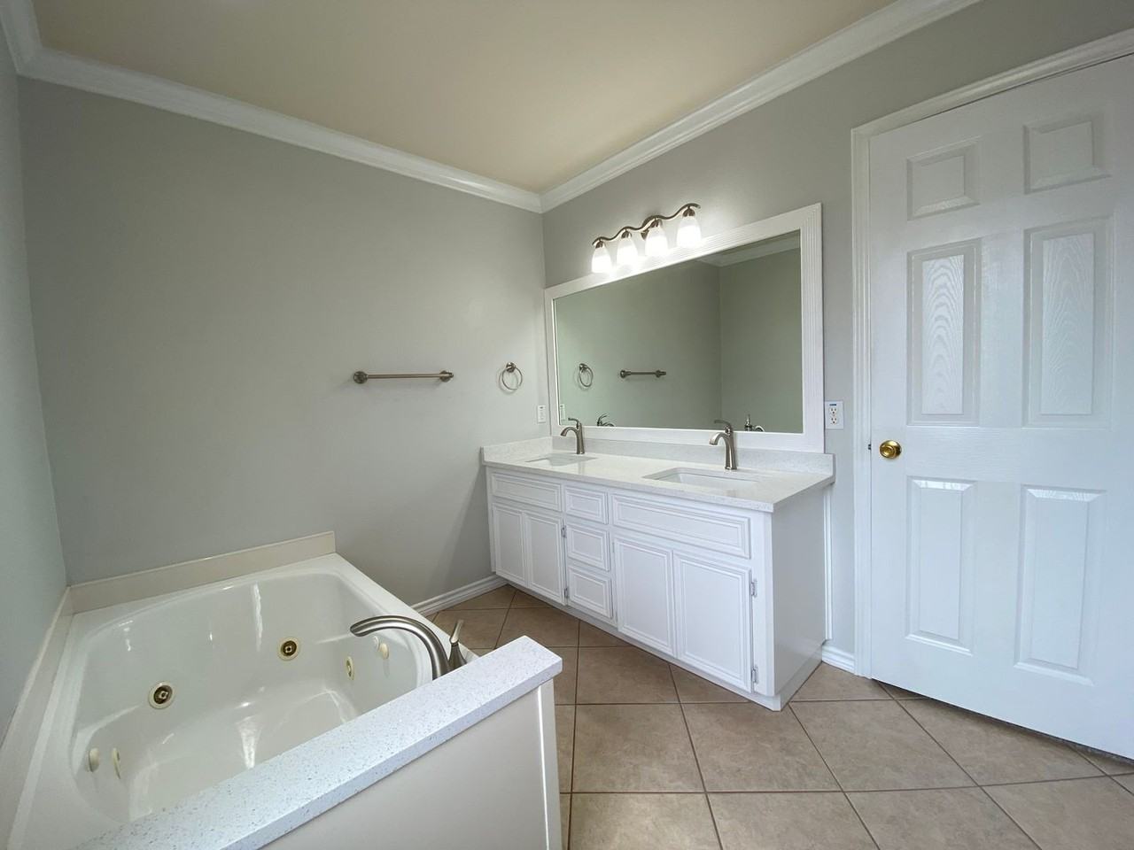 15738 Escapade St - Photo 6 of 32