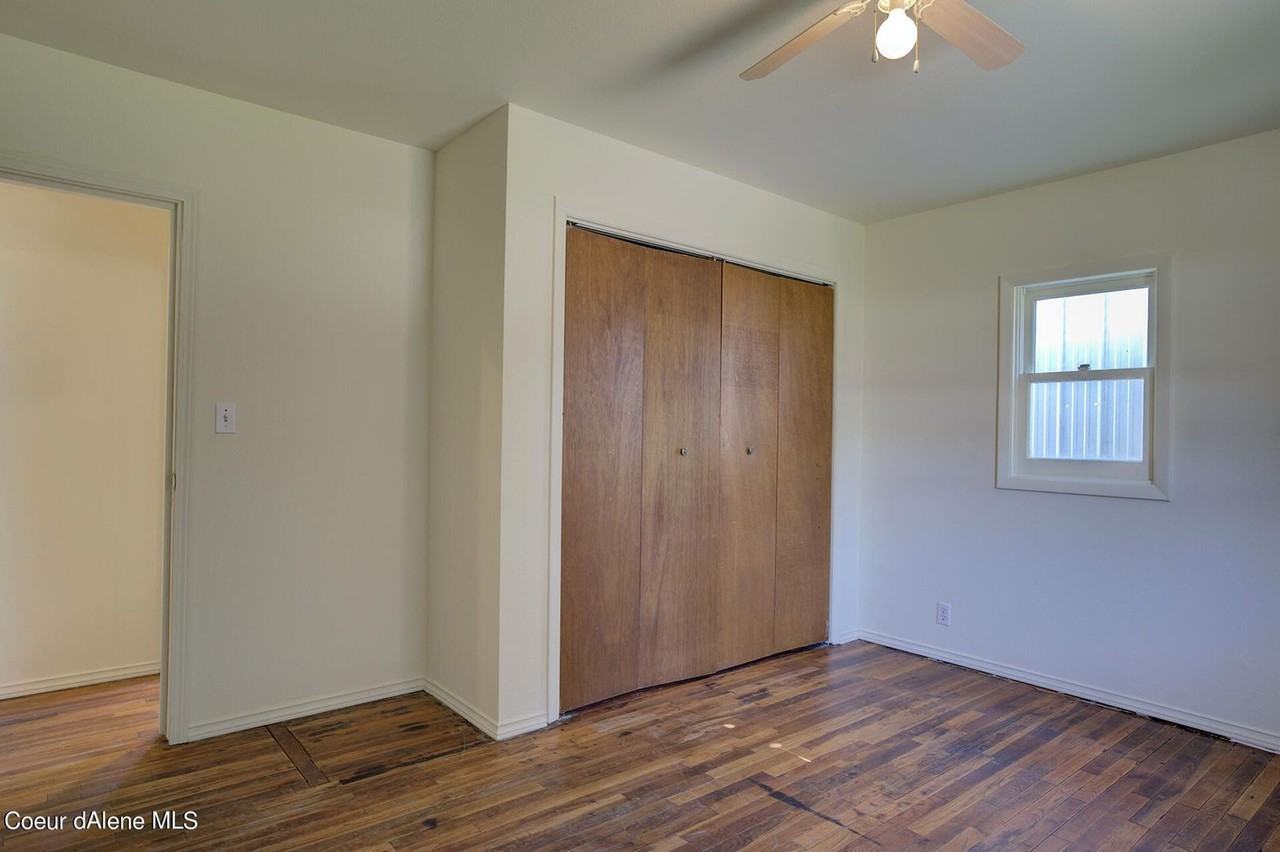 616 Oak St - Photo 3 of 10