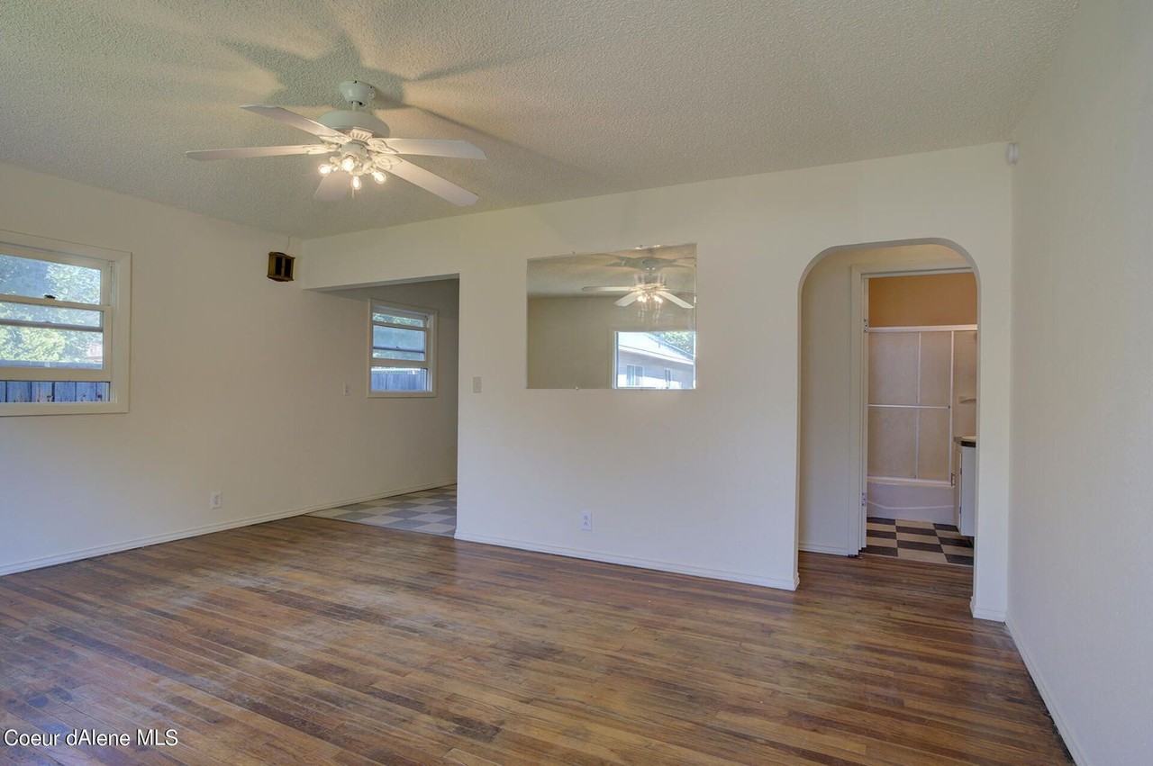 616 Oak St - Photo 7 of 10