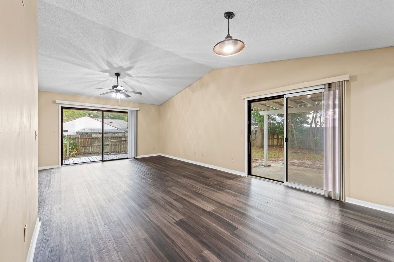 208 Bartonwood Court - Photo 4 of 23