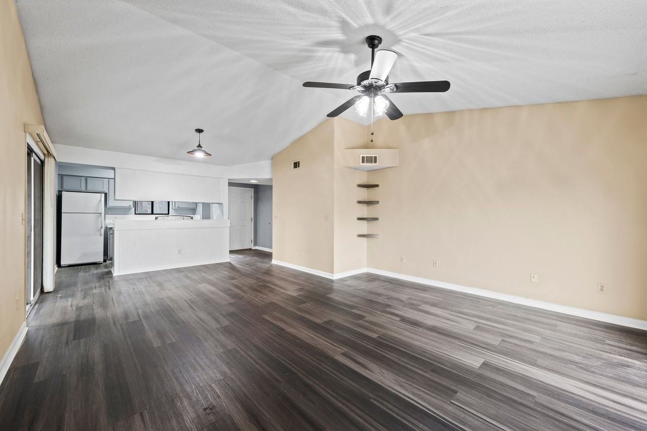 208 Bartonwood Court - Photo 5 of 23