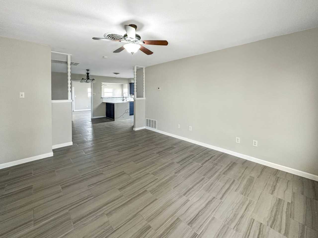 1502 12th St - Photo 3 of 12