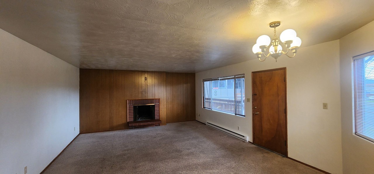 1934 Washington Way Apartments in Old West Side, Longview, WA 98632