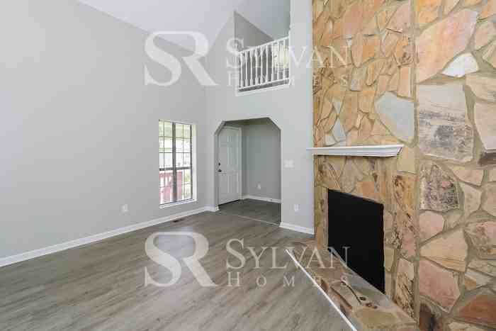 7185 Stonecreek Dr - Photo 3 of 16