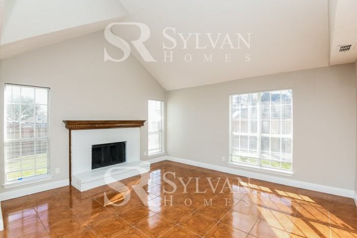 4674 Essex Ct - Photo 3 of 18