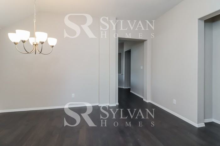 6301 Red Cliff Dr - Photo 3 of 16