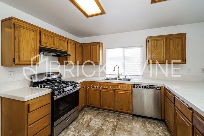 405 E Avenue J #12 - Photo 3 of 19