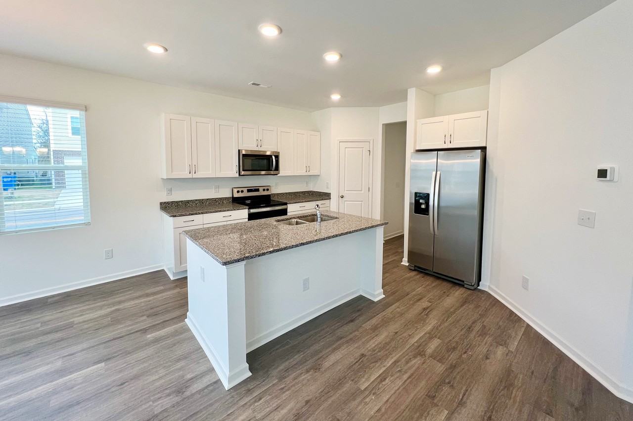 1649 Stanley St #1 - Photo 3 of 9