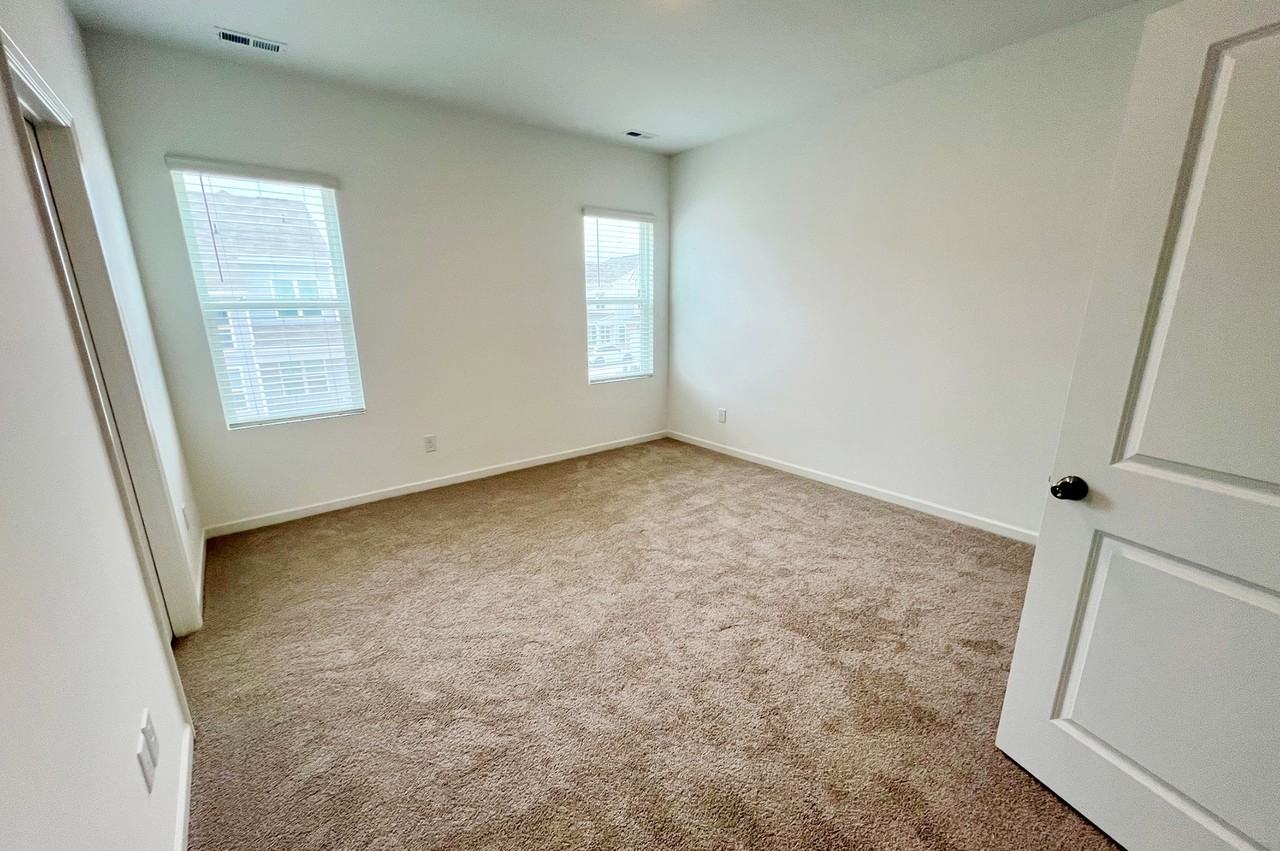 1649 Stanley St #1 - Photo 4 of 9