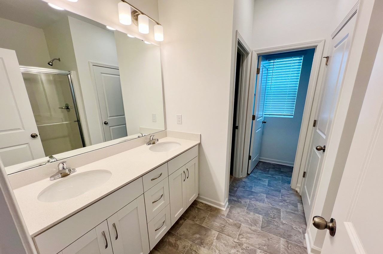 1649 Stanley St #1 - Photo 5 of 9