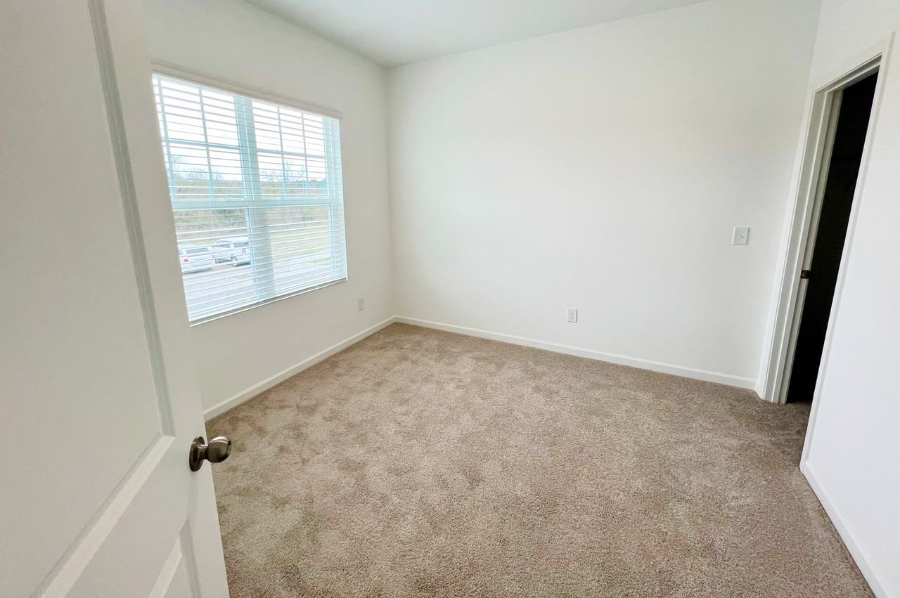 1649 Stanley St #1 - Photo 7 of 9