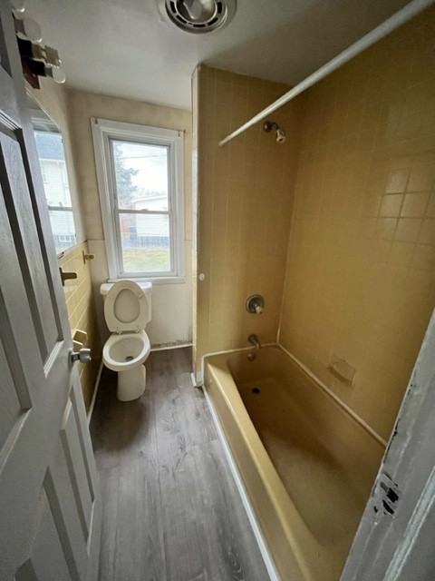 410 Bay St Lowr - Photo 3 of 8