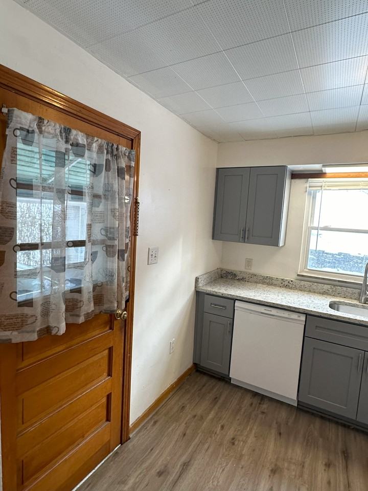 1136 Springdale Dr #1138 - Photo 2 of 10