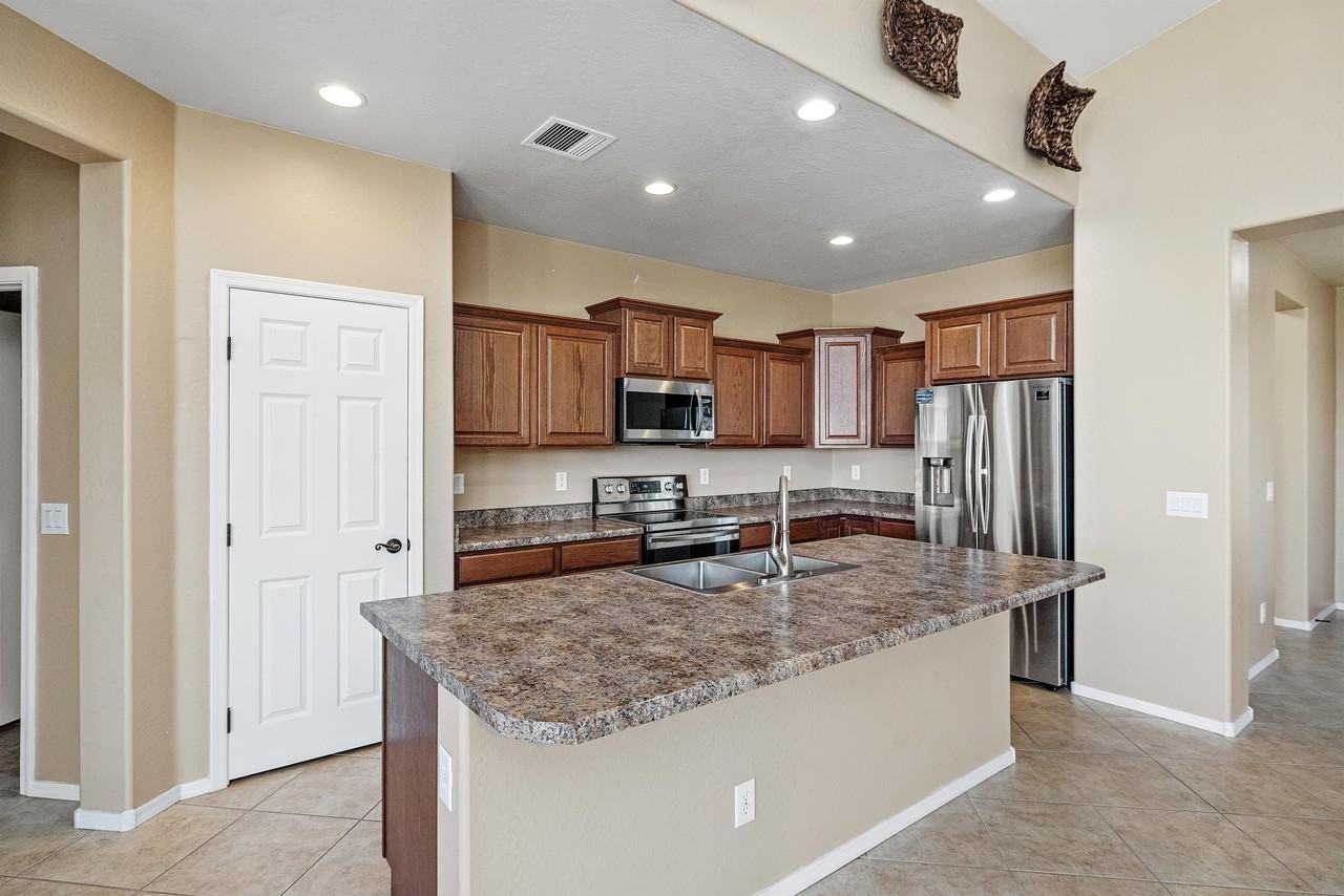1195 N Rigo Ranch Rd #1 - Photo 5 of 18