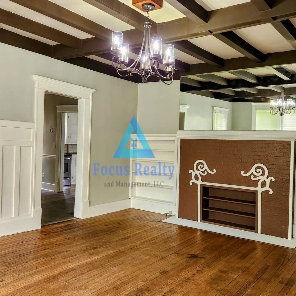 460 Hudson Ave #460 - Photo 3 of 21