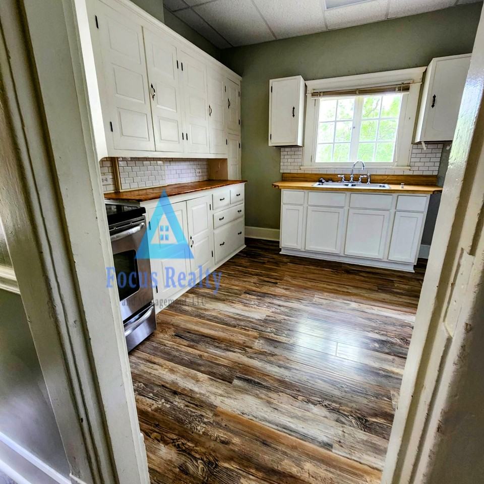 460 Hudson Ave #460 - Photo 4 of 21