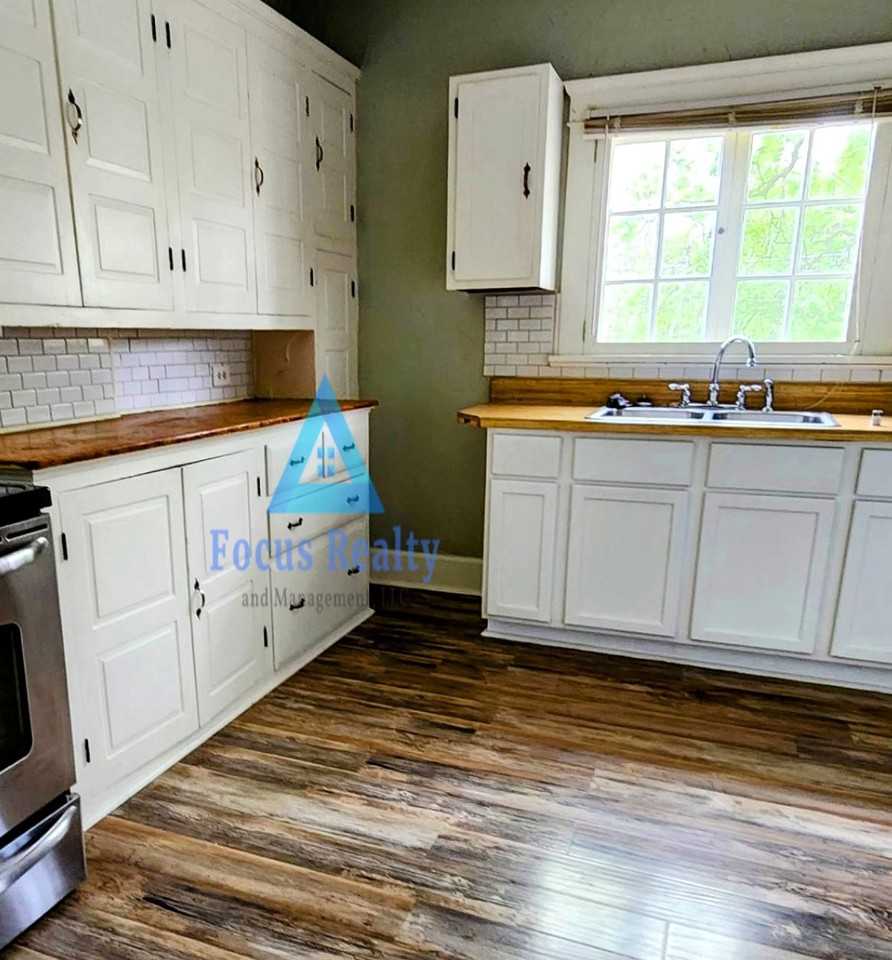 460 Hudson Ave #460 - Photo 5 of 21