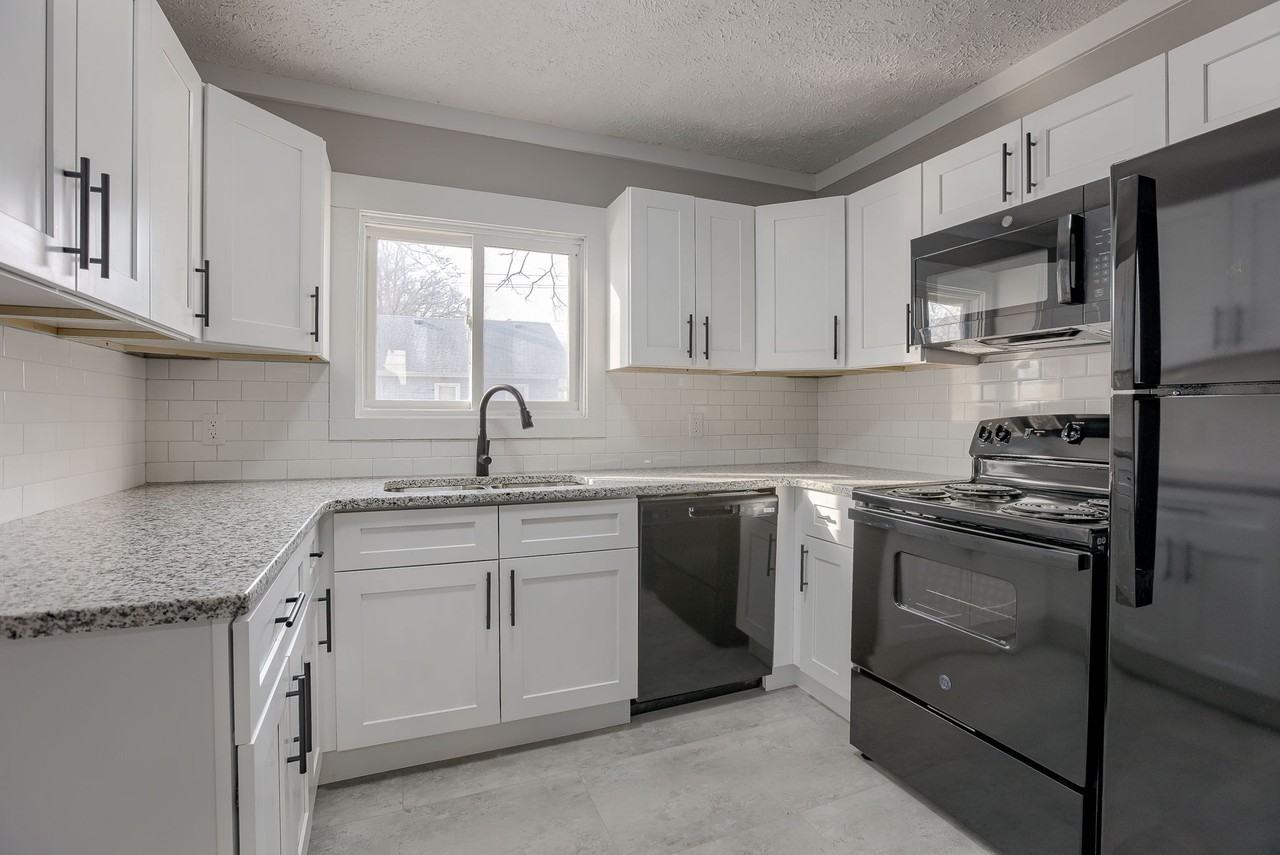 4922 N 35th St #1 - Photo 2 of 25