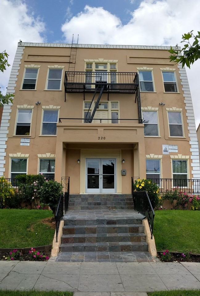 Catalina Apartments...Gorgeous Newly Remodeled Apartment...Great Location! CALL NOW - Photo 5 of 23