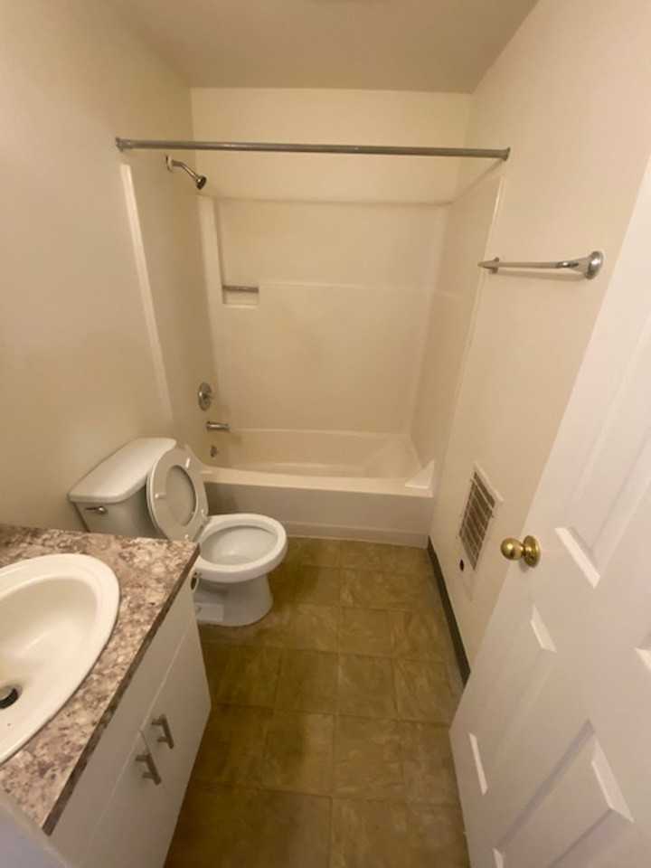 Exceptional 2 bed 1 bath apartment home located in a quiet, comfortable and friendly community. - Photo 2 of 2