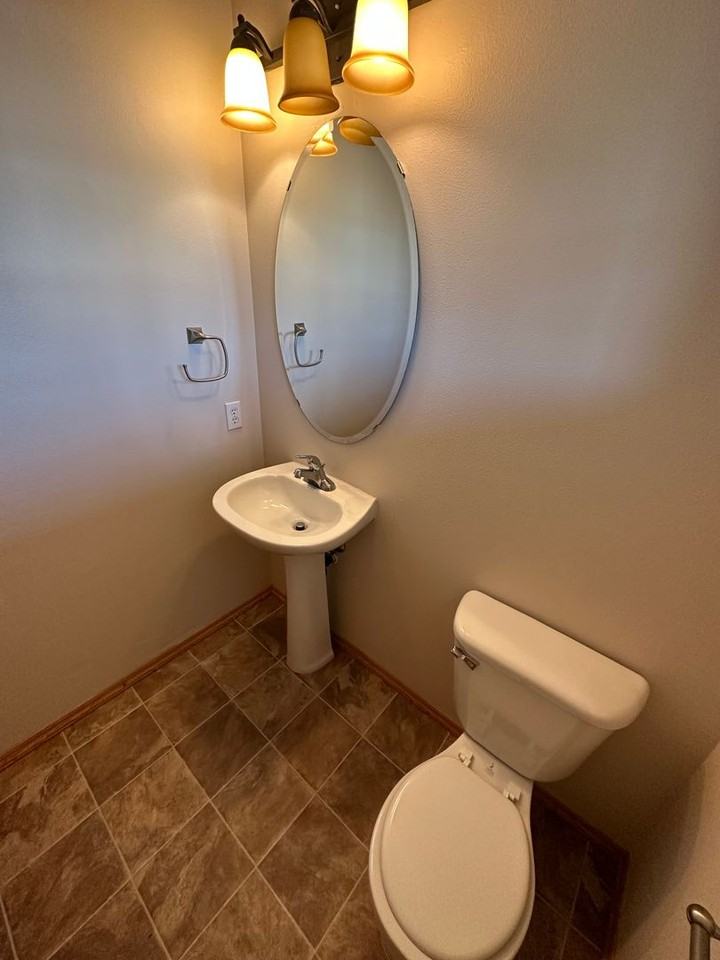 2263 Bobs Hollow Ln - Photo 4 of 12