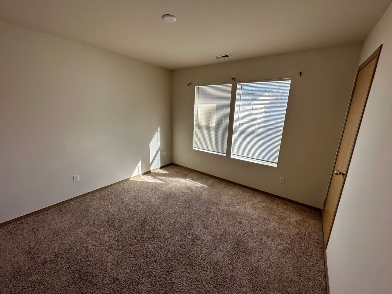 2263 Bobs Hollow Ln - Photo 6 of 12