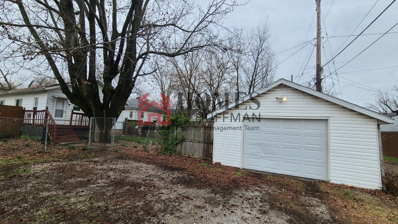 1156 Covert Ave - Photo 3 of 17