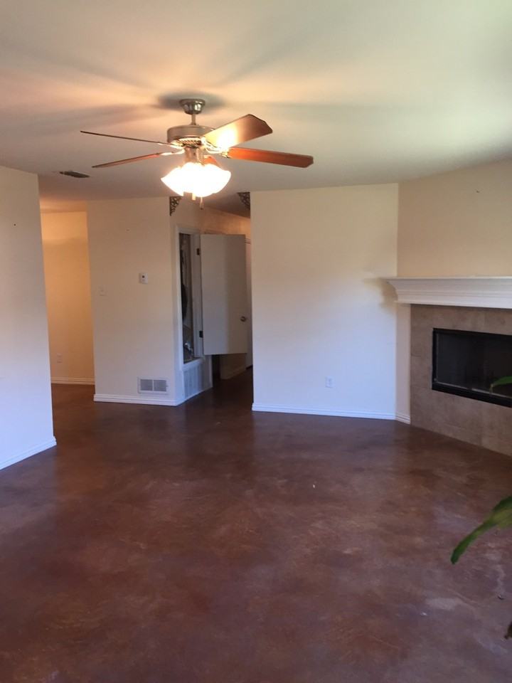 1006 Jameson St - Photo 5 of 10