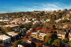 featured image of 390 Stratford Court