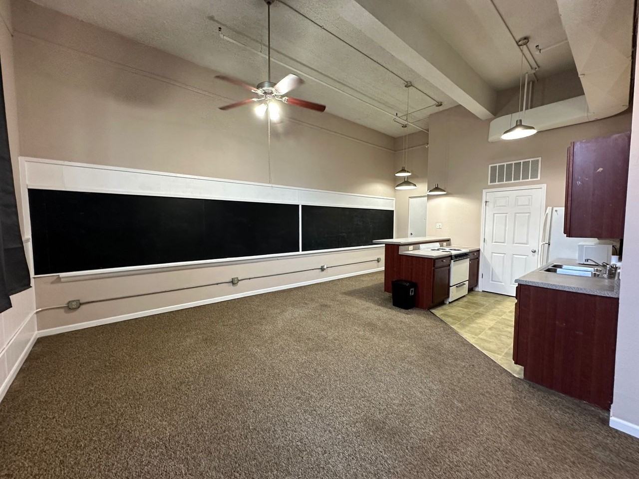 S 14th St, 826 - Photo 3 of 10