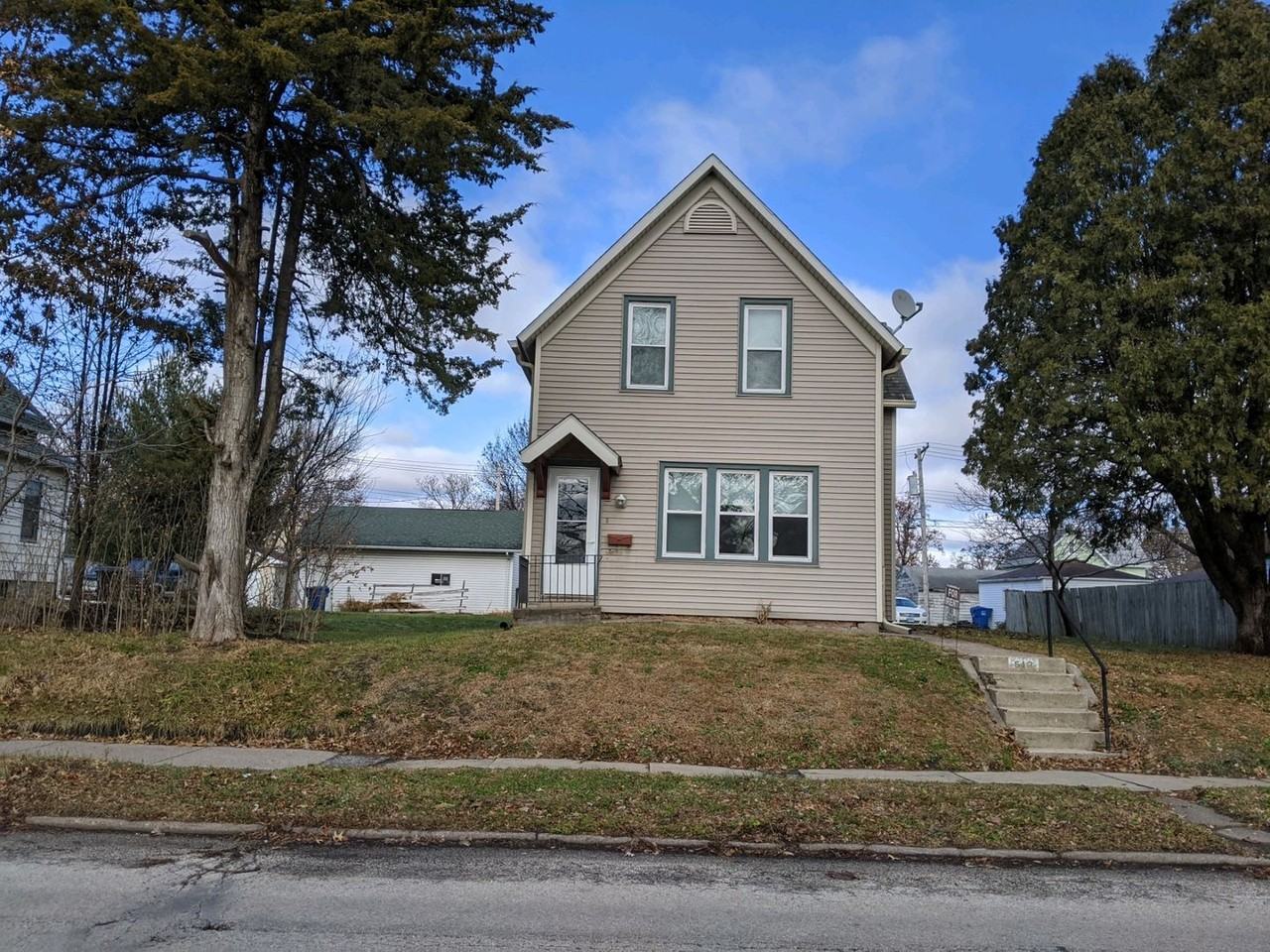 513 16th Ave - Photo 2 of 17