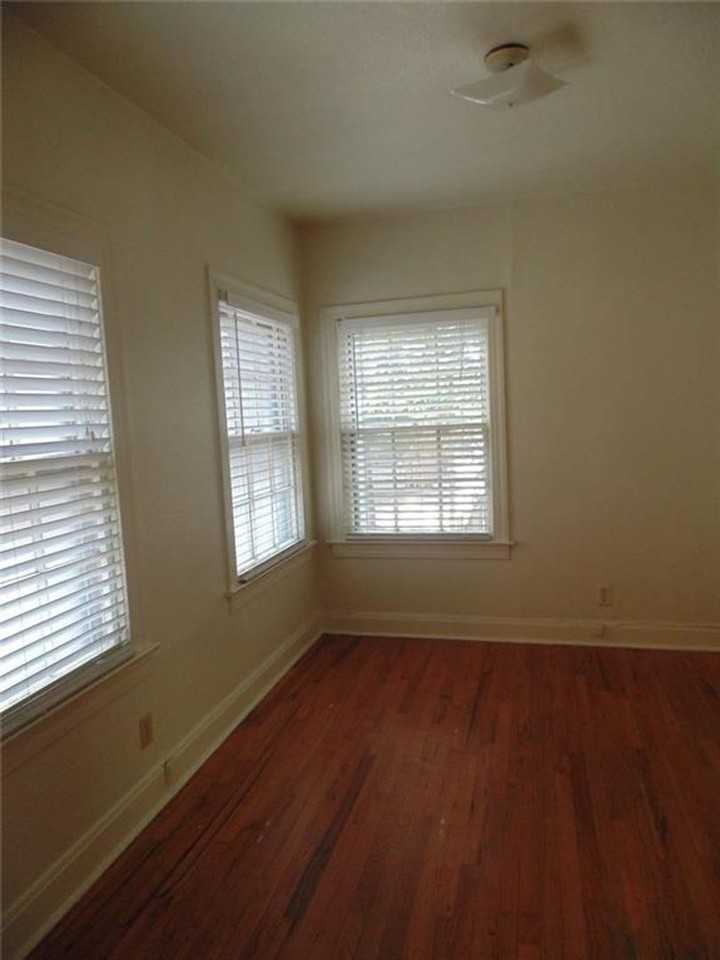 912 W 22nd 1/2 St #I - Photo 6 of 9