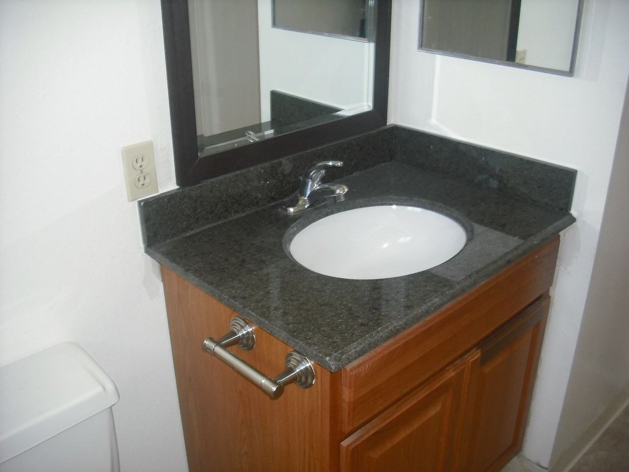 1136 Chalmette Ave - Photo 6 of 7