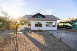 featured image of 326 N 17th Dr