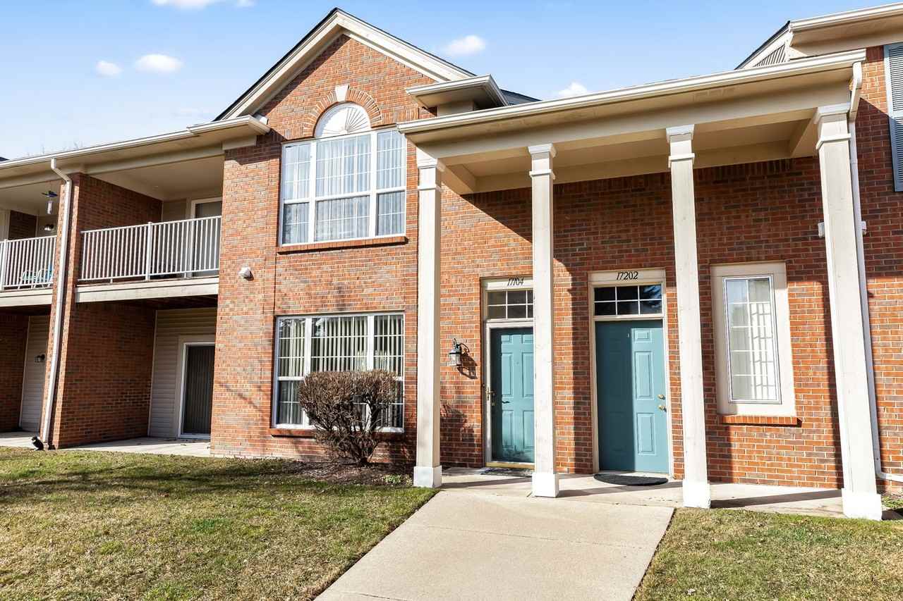 17104 Chesapeake Cir - Photo 2 of 26